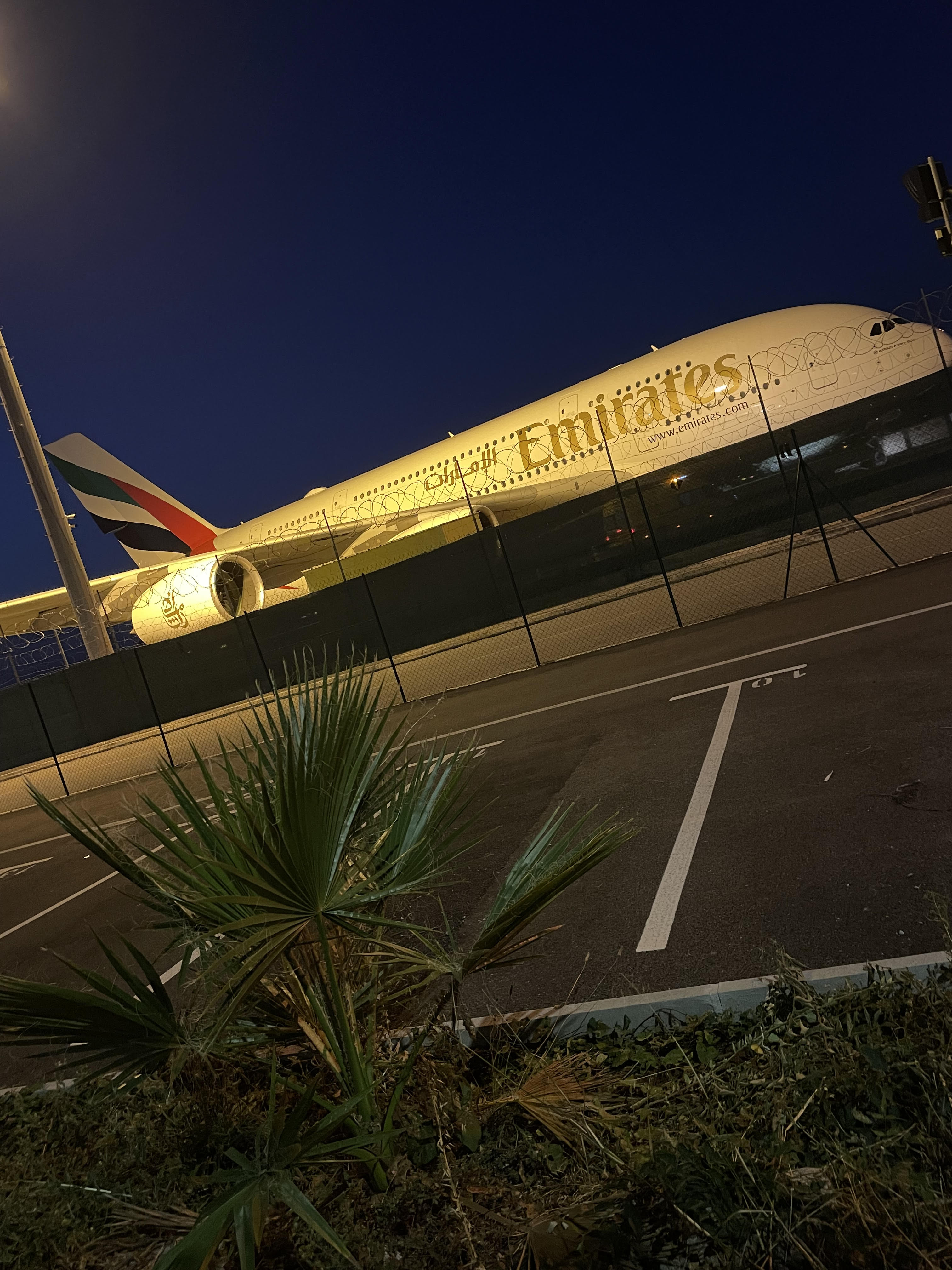 Notizie dalla Costa Azzurra Martedì 22 Agosto: Airbus A380 Colpito da drone durante l'atterraggio a Nizza - Ondata di Calore